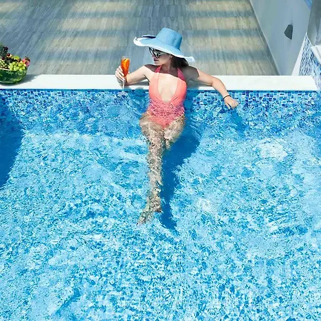 Nymphes Deluxe Hotel 3*