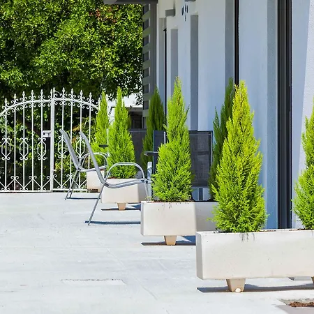 Hotel Nymphes Deluxe 3*